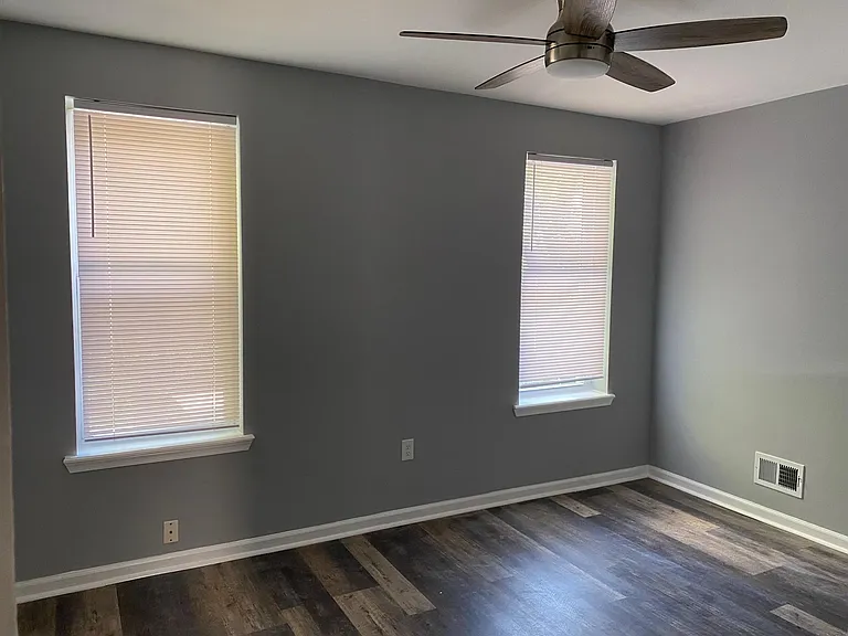 627 Denison St — Photo 5