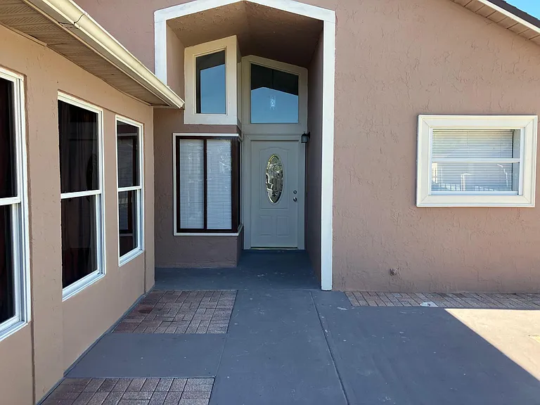 846 Grenadier Dr — Photo 3