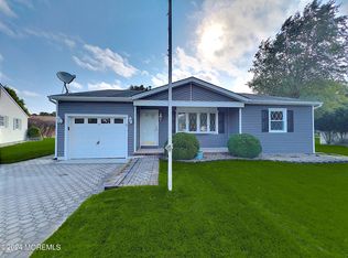 5 Bedford Ct, Toms River, NJ 08757