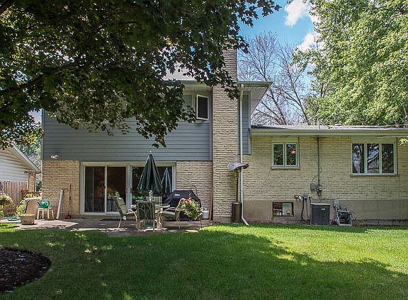 3rd image of 487 S Oak Glen Dr