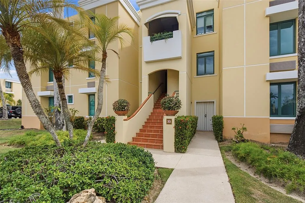 3 bed, 2.0 bath, 1702 sqft, $3,000 — Photo 2