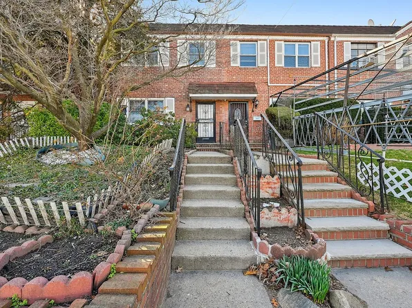 7024 Utopia Pkwy, Fresh Meadows, NY 11365