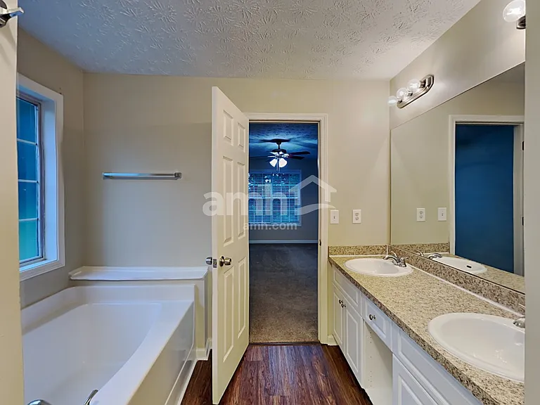 825 Georgian Hills Dr — Photo 12
