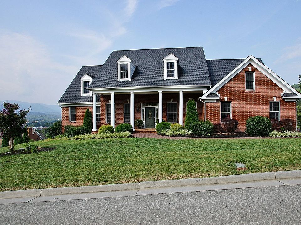 1st image of 808 McDowell Dr