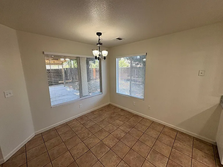 1905 S Grapewood St — Photo 22