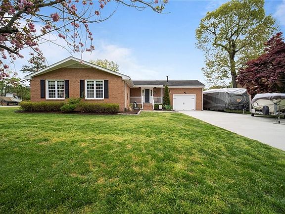 4th image of 2867 Meadow Wood Dr E