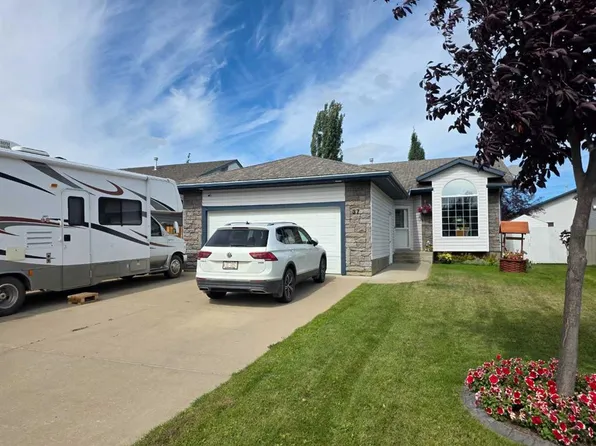 37 S Pinnacle Cres, Grande Prairie, AB T8W 2P6
