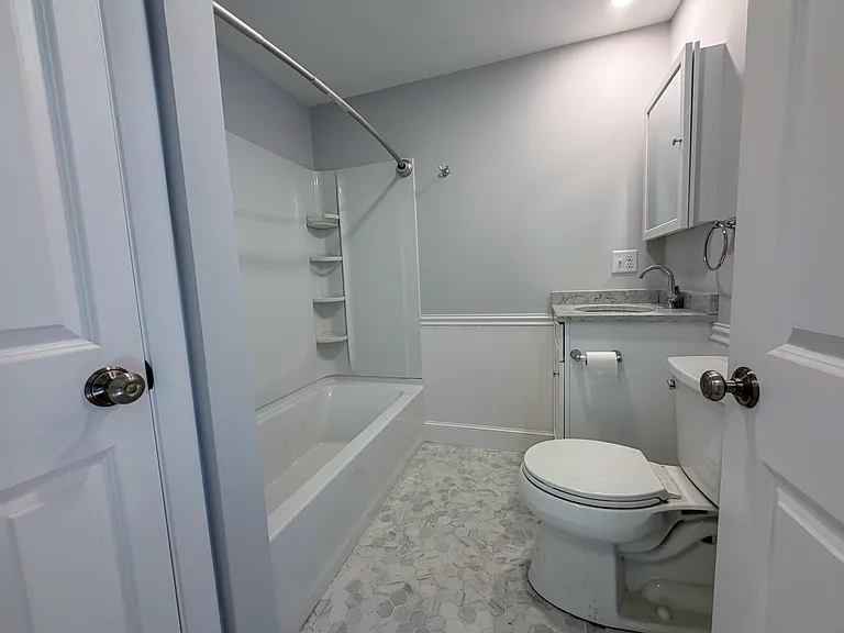 100 Sheridan Ave #1 — Photo 24