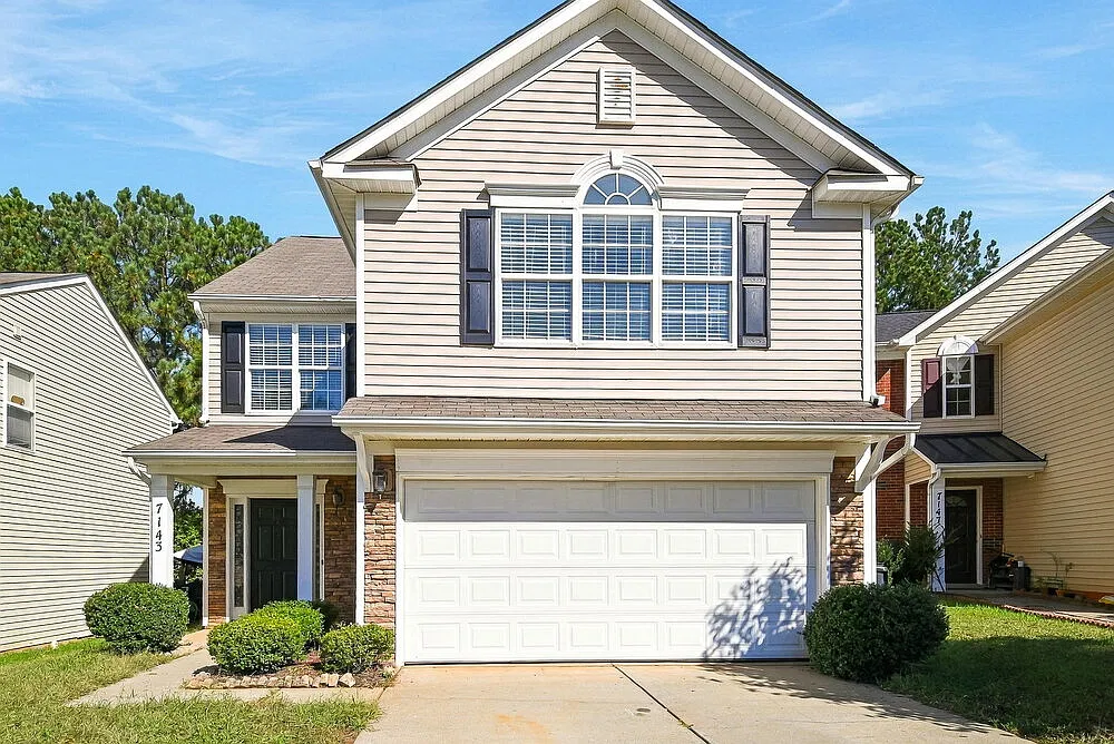 3 bed, 2.5 bath, 1969 sqft, $2,205 — Photo 1