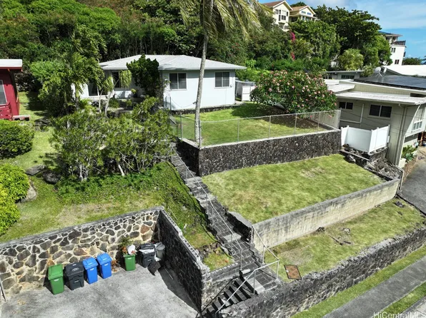 933 Ailuna St, Honolulu, HI 96821