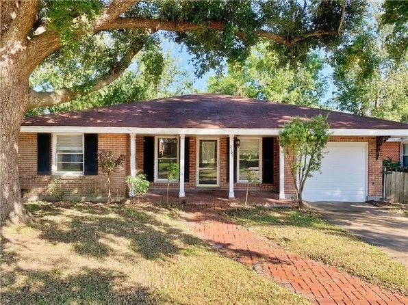 2101 Corinne Dr, Chalmette, LA 70043