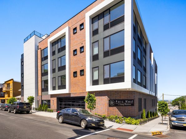 4525 Bergenwood Ave #206