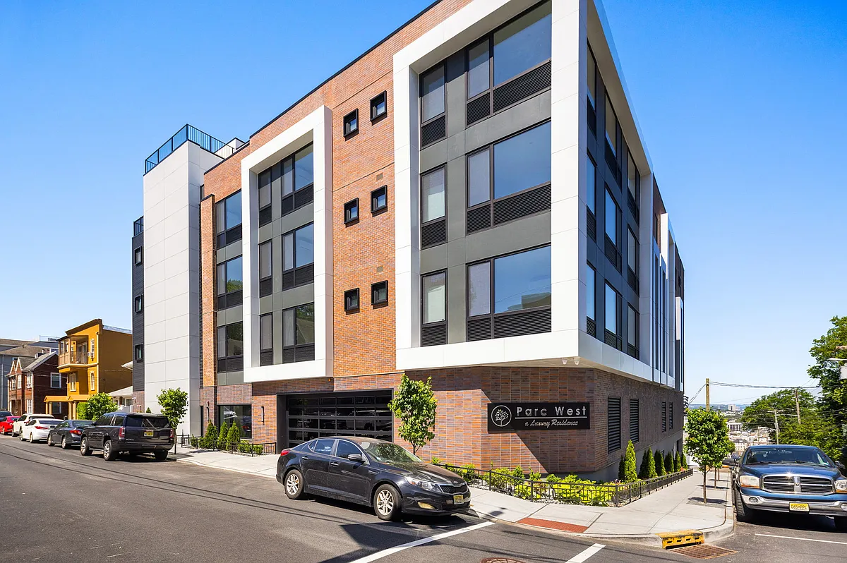 Building Photo - 4525 Bergenwood Ave