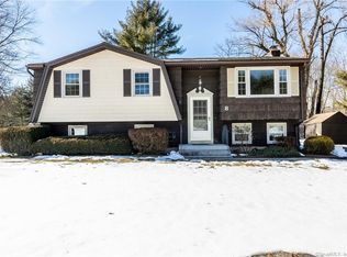 8 Strawberry Rd, Ellington, CT 06029