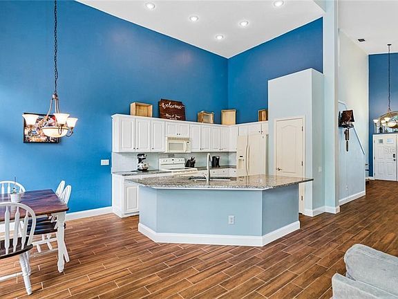 3rd image of 9415 Willow Cove Ct