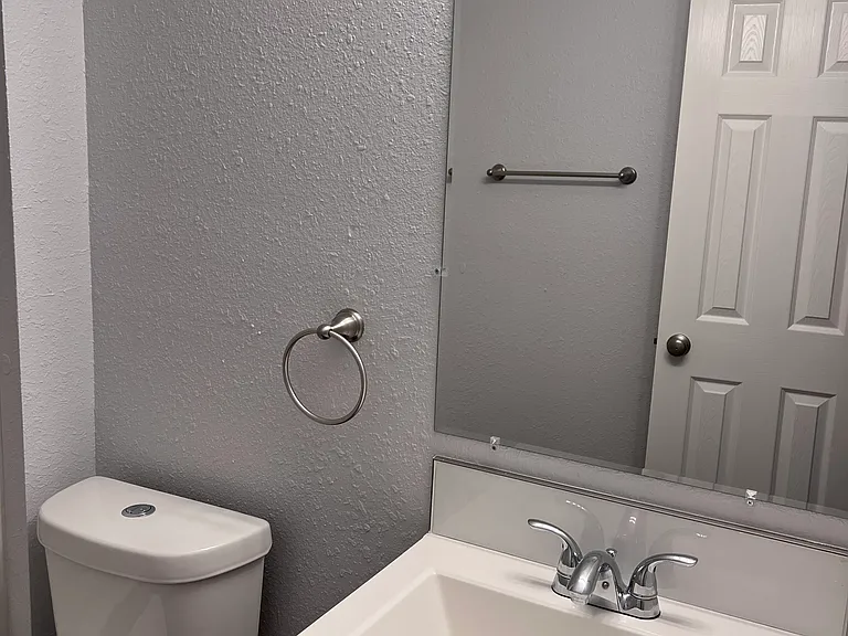405 Root Ave #6 — Photo 11
