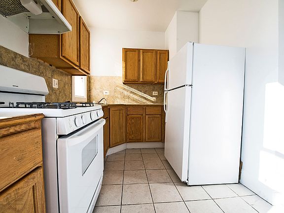 3rd image of 6033-35 S Vernon Ave #5089
