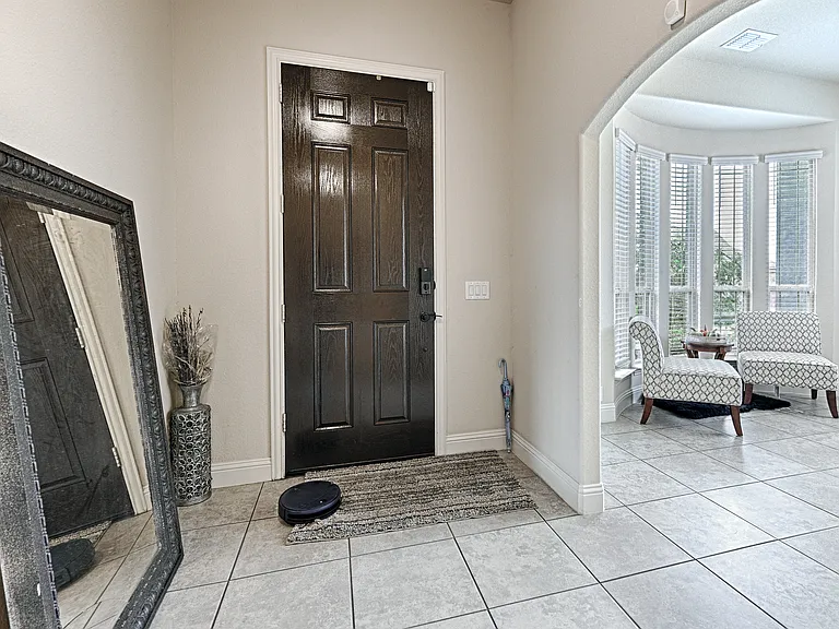 1721 Maplewood Dr — Photo 3
