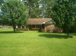 227 Colonial Dr, Baxley, GA 31513