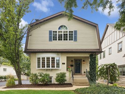 230 Holmes Ave, Clarendon Hills, IL, 60514