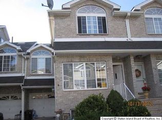 36 Latourette Ln, Staten Island, NY 10314
