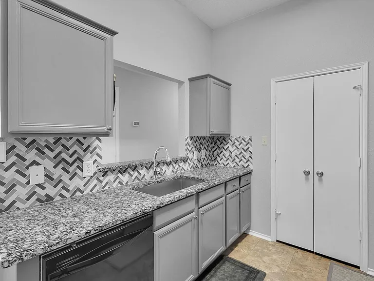 7520 Arbor Hill Dr — Photo 9