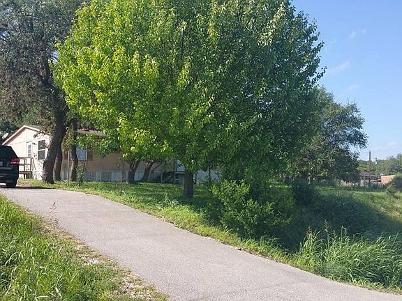 3rd image of 722 Flintstone Dr