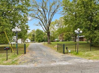 2 Estelle Ln, Fairview Heights, IL 62208