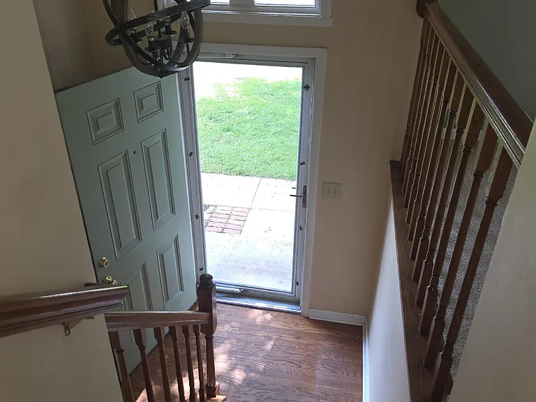 212 Sandstone Dr — Photo 2