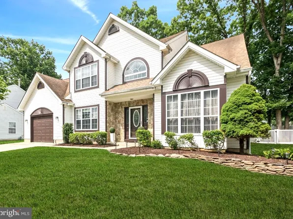 18 Randolph Ln, Sicklerville, NJ 08081
