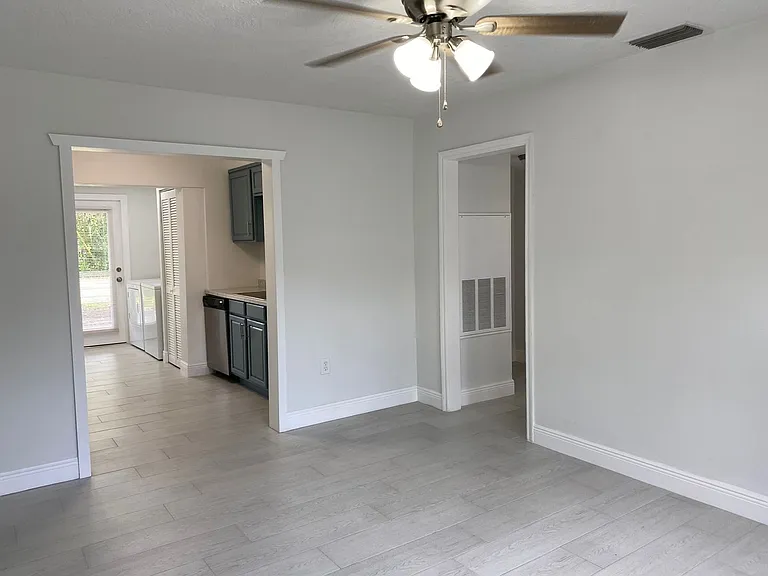 925 Mead Ave — Photo 3