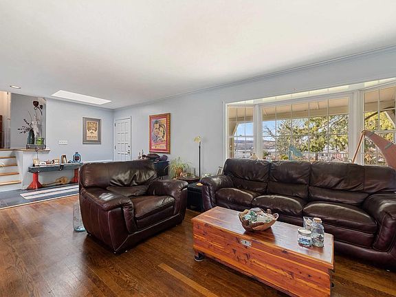 5th image of 28 Woodridge Ln
