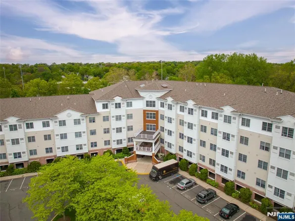 189 Forest Ave #411, Paramus, NJ 07652