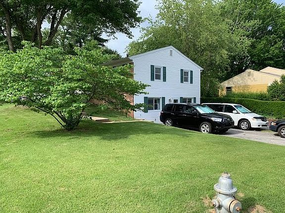 2nd image of 104 N Overhill Dr