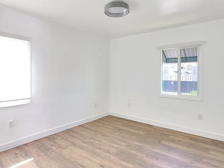 4233 Burns Ave — Photo 22