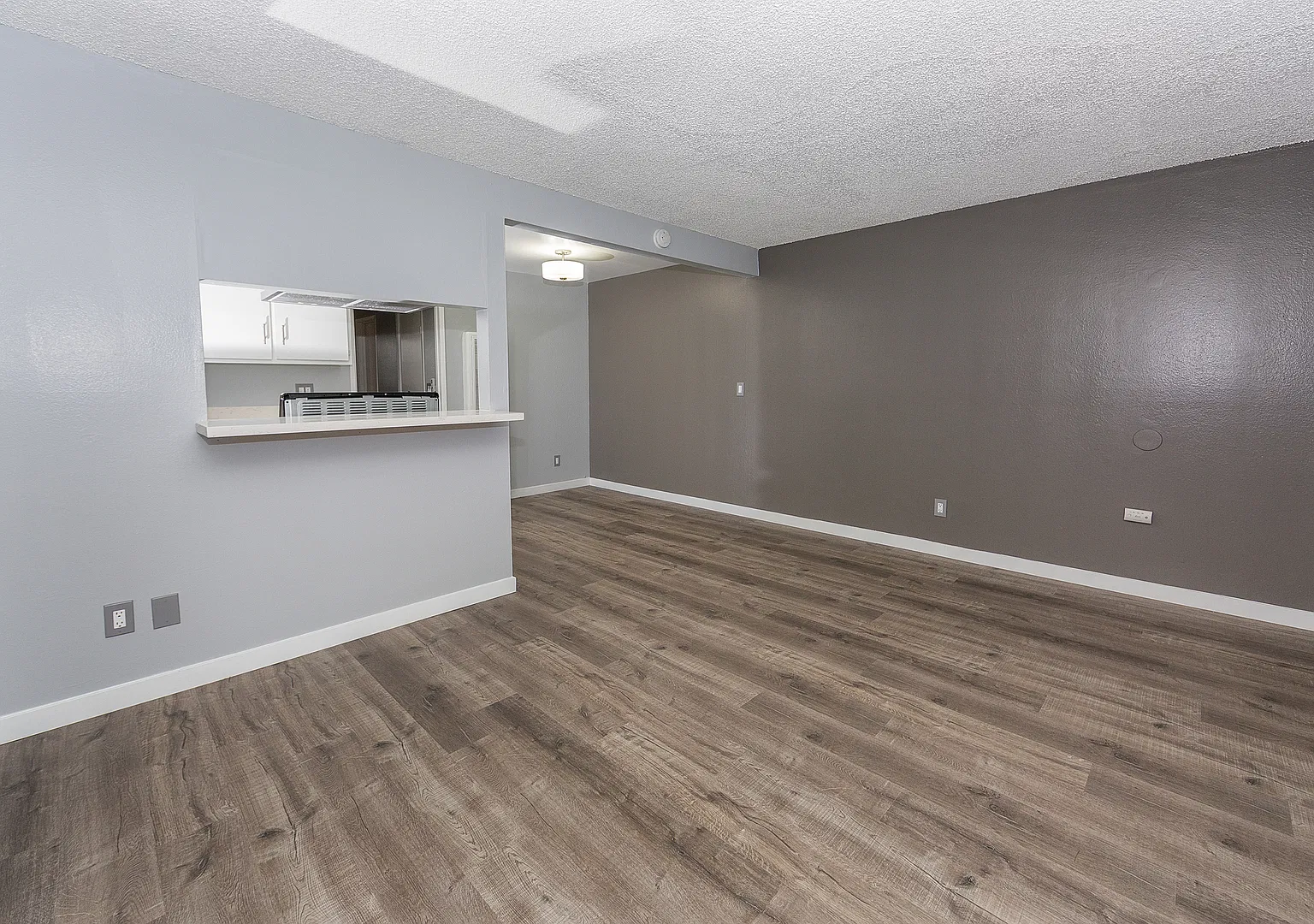 2455 Pasadena Avenue — Photo 2