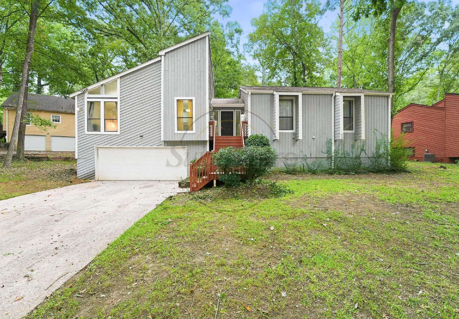 650 Lost Creek Cir — Photo 3