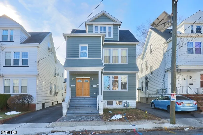 4 bed, 1.0 bath, $3,000 — Photo 1