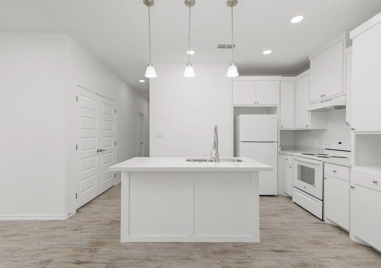 2325 N. Valley Circle — Photo 3