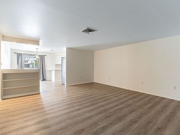 4th image of 5716 Britannia Dr