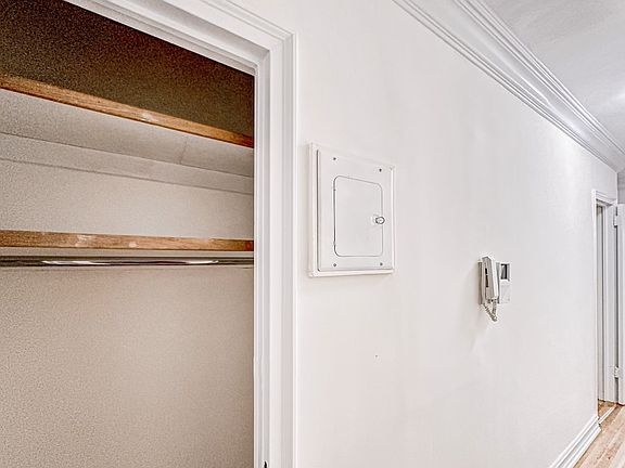 4th image of 214 E 51st St APT 4C