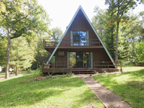 110 Hickory Ln, Dixon, IL 61021