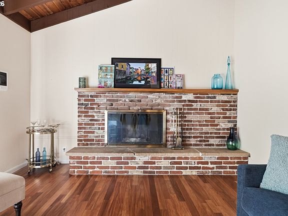 3rd image of 1522 Russet Dr