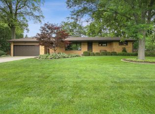 804 Sunset Dr, Mahomet, IL