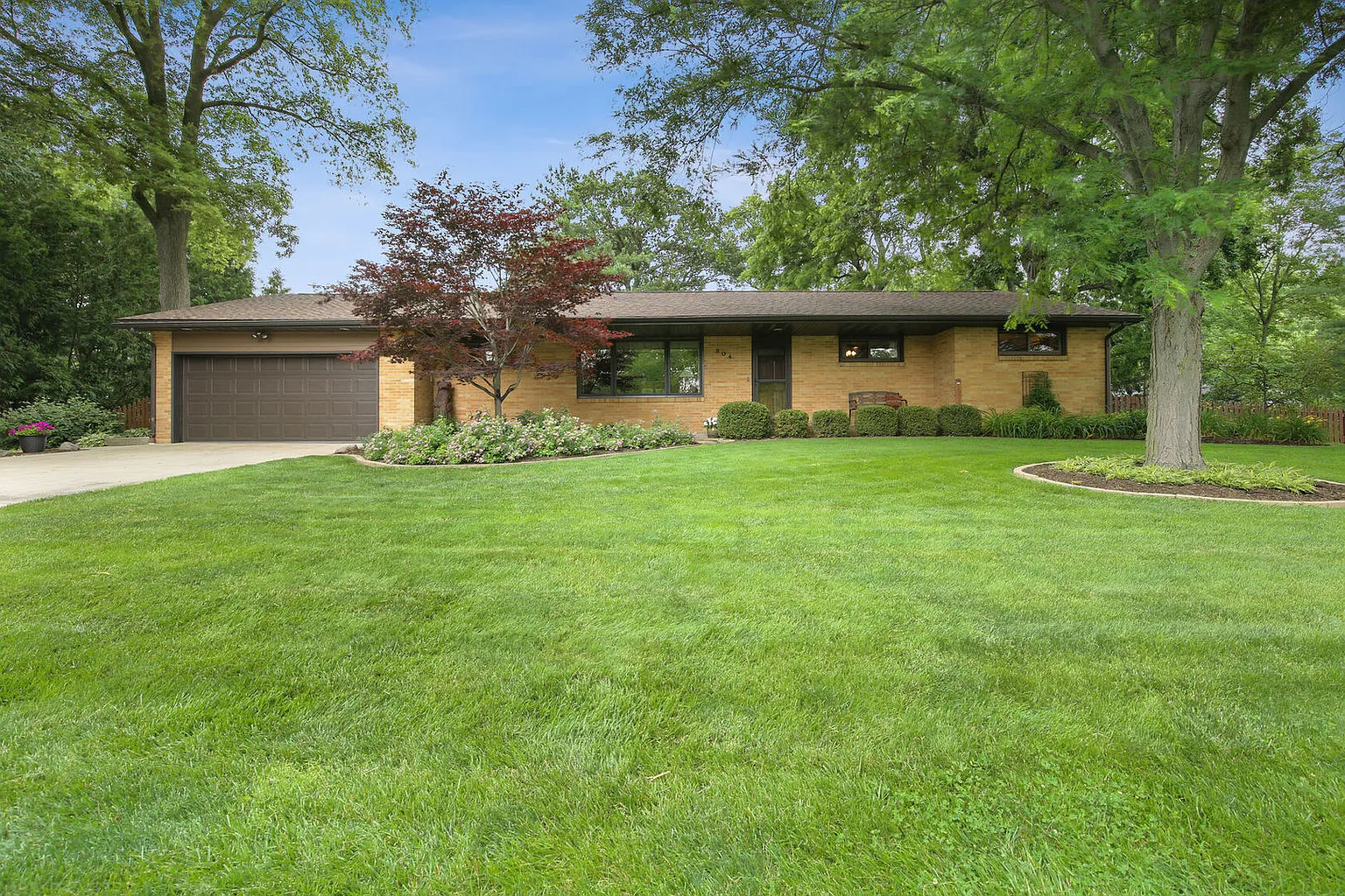 804 Sunset Dr photo 1