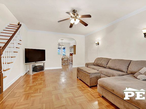 3rd image of 3822 Avenue