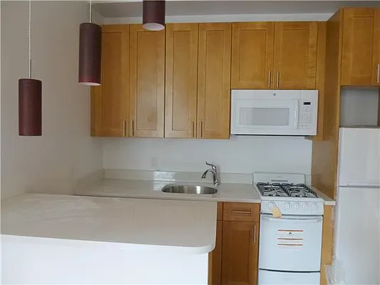 Rented by Siderow Residential Group | media 5