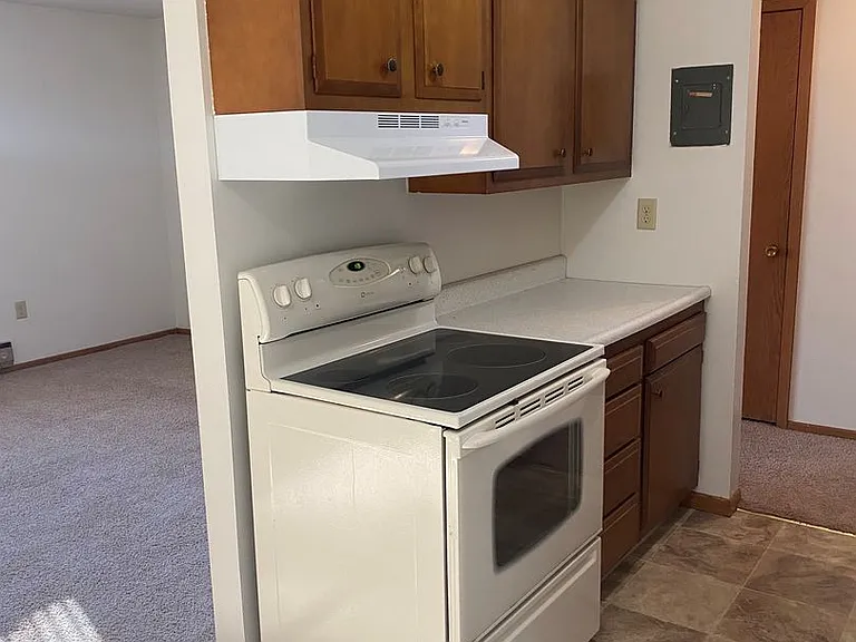 410 4th Ave NE #13 — Photo 2