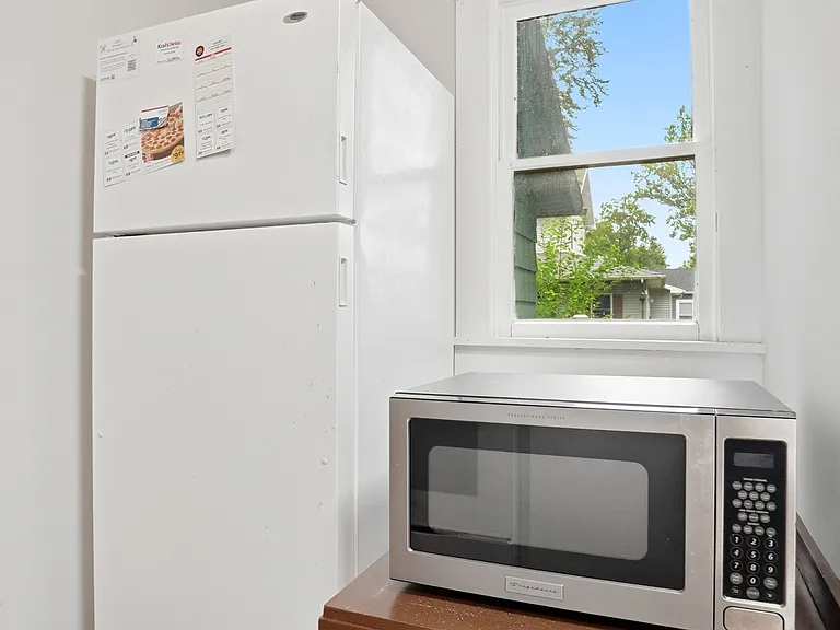 334 W 9th St #1 — Photo 19