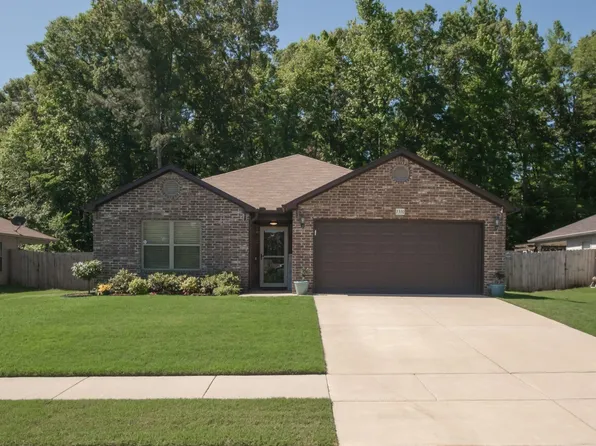 1310 Crossing Loop, Bryant, AR 72022
